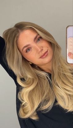 Balage With Money Piece, Money Piece Balayage Blonde, Lived In Warm Blonde, Lived In Honey Blonde, Blonde Balayage Money Piece, Money Blonde Hair, Warm Honey Blonde Hair, Blonde Balayage Natural, Blonde Balayage With Money Piece