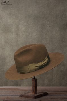 Made in wool felt with vintage treatment and cow leather band. Four sizes: 34 (small or 7), 36 (medium or 7 1/4) and 38 (large or 7 3/8), 40 (x-large or 7 1/2) Brand: HW Dog & Co. Made in Japan Engineer Hat, Borsalino Hats, Mens Hats, Stetson Hat, Hat Styles, Cotton Beanie, Brim Hats, Felt Fedora, Wool Berets