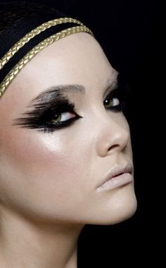 Black Makeup Looks, Fantasy Make-up, Make Up Gold, Black Eye Makeup, Avant Garde Makeup, Smoky Eyes, Black Makeup