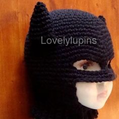 a crocheted hat with a cat's face on it