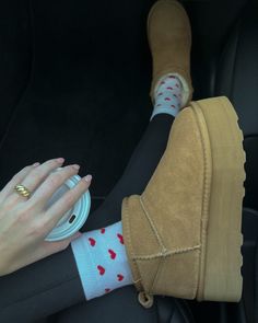 Platform Uggs Aesthetic, Mejuri Aesthetic, Heart Socks Aesthetic, Uggs And Socks, Platform Mini Uggs, Uggs Fits, Styling Uggs, Ugg Aesthetic, Uggs Aesthetic