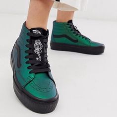 Nwot Vans X Harry Potter Sk8-Hi Platform Dark Arts Sneaker Size: 8.5 Women Shoes Do Not Ship In Original Box. Extra Laces Included But Not Attached Limited Edition Hellfire Club Shoes, Stranger Things Custom Shoes, Harry Potter Dark Arts, Vans Sk8 Hi Platform, Harry Potter Shoes, Stile Harry Potter, Vans Green, Leather Vans, Physical Appearance