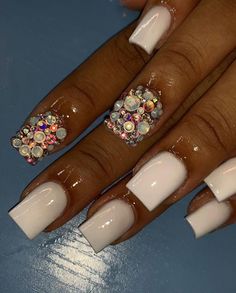 Short Acrylic Nails With Rhinestones, White Bling Nails, Acrylic Nails Bling, Acrylic Nails White, Rhinestone Nail Art, Nails Bling, Drip Nails, White Acrylic Nails, Work Nails