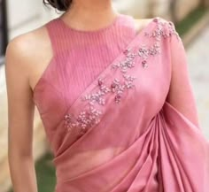 Organza Blouses For Saree, Pink Silk Saree Blouse Designs, Pink Saree Green Blouse, Pink Embroidery Saree, Light Pink Silk Saree, Pose Saree, Dark Pink Saree, Saree Necklace, Organza Blouses