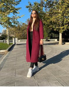 Poses In Coat Women, Winter Outfits In Kashmir, Clothes To Wear In Kashmir, Kashmir Outfit Ideas In Winter, Indian Winter College Outfit, Kashmir Outfits For Women, Manali Outfits Women Winter, Kashmir Winter Outfit, Ladakh Outfit Ideas Women