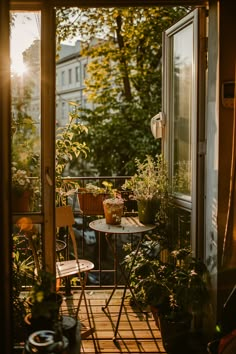 Cozy small balcony with potted plants and a round table, bathed in golden sunlight, showcasing charming Small Balcony Ideas. Midcentury Balcony, 70s Balcony, Mid Century Modern Balcony, Apartment With Balcony, Balcony Vintage, Coffee On Balcony Aesthetic, Vintage Balcony Aesthetic, Europe Balcony Aesthetic