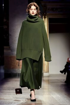 Mode Monochrome, Sweater And Skirt, Live Fashion, Green Sweater, Modest Fashion