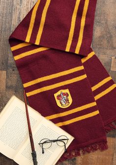 Scarf Harry Potter, Harry Potter Gryffindor Scarf, Gryffindor Costume, Gryffindor Harry Potter, Gryffindor Scarf, Maroon Scarf, Troll Costume, Harry Potter Accessories, Addams Family Costumes