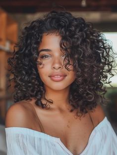 Curly Medium Bob Hairstyles, Female Curly Hairstyles, Chocolate Brown Curly Hair Natural, Curly Hair Triangle, Hair Cuts Curly Hair Medium, Curly Hair Center Part, Curly Layers Medium, 3b Curly Haircuts Medium, Haircuts For Medium Curly Hair