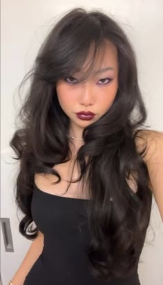 Round Hair Layers, Long Japanese Hairstyles, Side Part With Volume, Hair Inspo Oval Face, Long Multi Layered Haircut, Pretty Hair Inspiration, Face Frames Long Hair, Fancy Side Part Hairstyles, Bangs Prom Hairstyle