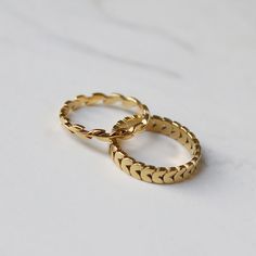 Two for the price of one. Stainless steel ring. Species: RingMaterial: Titanium SteelModeling: Wheat rings Wheat Ring, Olive Leaf Ring, Leaves Ring, Gold Leaf Rings, Vine Ring, Index Finger Rings, Metallic Party, Leaf Ring