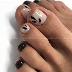 Feet Gel Polish Design, Cute Gel Toe Nail Ideas, Cool Toe Nail Designs, Black Toe Nails Ideas, Toes Inspo Nails, August Pedicure Ideas, Toe Nail Inspo Summer, Toe Gel Polish, Summer Toe Nails 2024 Trends