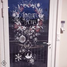 Christmas Window Chalk Art, Christmas Window Art Ideas, Christmas Window Art, Winter Window Display, Painted Window Art, Window Illustration