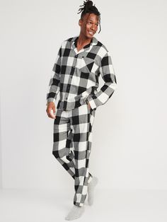 Just in time for the holidays, get your whole fam together for a jam session with our matching Jingle Jammies Two-piece pajama set includes button-front pajama top and matching pajama bottoms for men.  Open neck.  Spread collar and notched lapel, Lon Men’s Pajamas, Matching Pajama Pants, Pajamas Men, Mens Flannel Pajamas, Matching Pajama, Jam Session, Drawstring Waist Pants, Gorgeous Outfits, Flannel Pajama Sets