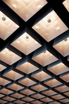 the ceiling is made up of many square shapes with lights on each side and small squares at the top