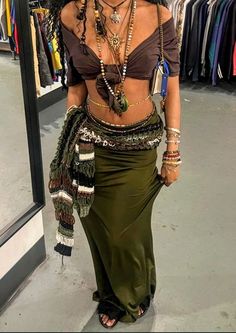 Queen Aesthetic Black Woman, Rainforest Aesthetic Outfit, Earthy Beach Aesthetic Outfits, Boho Black Aesthetic, Bohemian Fashion Aesthetic, Cute Boho Outfits Summer, Earth Clothes Aesthetic, Earthy Going Out Outfit, Bohemian Outfit Inspiration