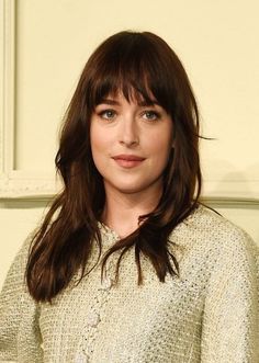 Hairstyles With Fringe, Mid Length Straight Hair, Dakota Johnson Hair, Side Bangs Hairstyles, Bangs With Medium Hair, Haircuts For Long Hair