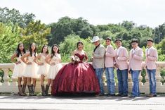 Western Dama Dresses, Dama Dresses With Boots, Burgundy Quince Chambelanes, Western Quinceanera Ideas Dresses, Cowboy Quinceanera Chambelanes, Champagne Chambelan Outfits Vaquero, Quince Pics With Chambelanes, Outfits For Damas Quince, Western Chambelanes Outfits