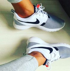 Mode Shoes, Sneaker Trend, Sneaker Shop, Yantai, Black Nike Shoes, Nike Roshe Run