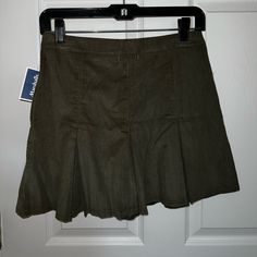 Ribbed Soft Army Green Mini Skirt With Ruffle. Never Worn New With Tags! Green Mini Skirt, Fall Fashion, Army Green, Mini Skirt, Autumn Fashion, Womens Skirt, Fashion Inspo, Mini Skirts, Skirt