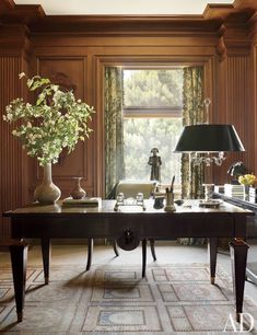 Paneled Walls, Elegant Home Office, Desk Lamp Design, Traditional Office, Beautiful Desk, Design Salon, Luxury Office, Elegant Home, Residential Interior Design