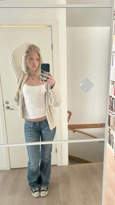 School Fits For Summer, Winter Outfit Inspo For School, Winter School Outfits Aesthetic, Scandivian Style Outfit, Norwegian Outfits, Norwegian Style Fashion, Latina Winter Outfits, Scandinavian Clothing Style, Outfit Ideas For Hot Weather