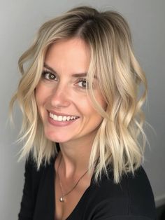 30 Must-Try Medium Mom Haircuts That Are Effortlessly Chic and Easy to Maintain Brunette Bob, Tousled Bob, Shoulder Length Bob