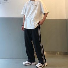 Skater Outfit Men, Oversized Outfit Aesthetic, Clothes Skater, Outfit Aesthetic Men, Best Casual Wear For Men, Clothes Swag, Mens Fashion Aesthetic, Clothes Formal, Skater Men