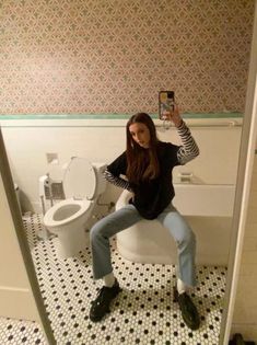 Poo Poo, Classy Streetwear, Emma Chamberlain, Pinterest Outfits, Pinterest Girls, Cool Socks, Dr. Martens