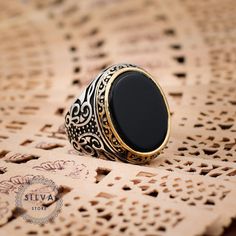 Engraved Round Onyx Jewelry, Gift Black Agate Ring, Classic Agate Ring, Engraved Onyx Rings For Gifts, Classic Round Agate Ring, Silver Onyx Signet Ring Gift, Classic Agate Round Rings, Onyx Gemstone Ring As Gift, Classic Agate Ring Jewelry