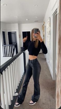 Houseparty Outfits Casual, Hot College Outfits, Hot Outfit Ideas Fall Winter, Cute Casual Party Outfits, Outfits For Going Out To A Bar, Going Out Outfits Winter Bar, Winter Night Out Outfit Club, Comfy Party Outfit, Bar Party Outfit