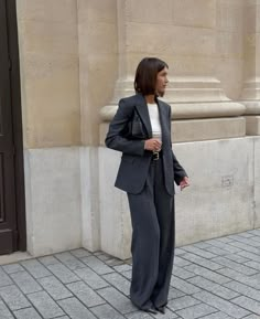 Explore corporate baddie outfits. Find stylish and professional clothing options that combine corporate elegance with a bold, confident edge. Women Suit Outfits Business Formal, Law School Outfit, Corporate Baddie Outfits, Form Outfits, Birkin Mom, Minimalism Clothes, Internship Outfit, Conference Outfit, Women Lawyer