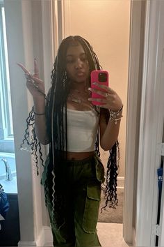 #ahvileexo #outfits #inspo #selfieinspo #selfie #braids #blackgirlshairstyles Ahvileexo Outfits, Ahvi Lee Outfits, Yaya Panton Hairstyles, Black Long Braids, Ahvi Lee, Selfie Pics Ideas, Back To School Hairstyles Black Teens, Braids Selfie, Cute Box Braids