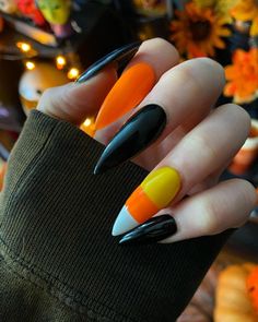 October Nails Long Almond, Easy Almond Halloween Nails, Halloween Prisoner Nails, Coffin Shape Halloween Nail Designs, No Chip Halloween Nails, Autumn Nail Designs Almond, Fall Pointy Nail Designs, 90s Halloween Nails, One Color Nails Almond