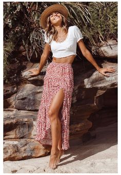 Maxi Skirt Outfit Summer, Red Floral Skirt, Skirt Outfit Summer, Greece Outfit, City Light, Mura Boutique, Hawaii Outfits, Women Bottoms, Europe Outfits