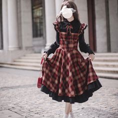 深紅格子柄のクラシカルジャンパース�カートとプリーツブラウス Cottagecore Gingham Dress With Ruffles, Plaid Patchwork Dress For Fall, Fall Plaid Patchwork Dress, Vintage Plaid Dress For Fall, Vintage Plaid Winter Dress, Vintage Plaid Dress For Winter, Retro Plaid Dress With Ruffles, Retro Plaid Dresses With Ruffles, Retro Plaid Winter Dresses