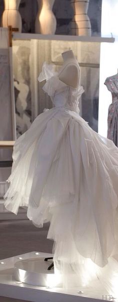 Dior Wedding Dresses Vintage Princess, Diy Outfits, Vintage Princess, Dior Haute Couture, Bohol, Mode Inspiration, Wedding Dresses Vintage, Beautiful Gowns