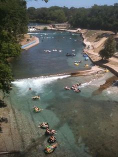 people are rafting down the river in their canoes and kayaking on the water