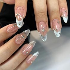 Magnetic Nails French Tip, Almond Nails Magnetic, Pink Nails Magnetic, Gelly Nail Designs, Korean Magnetic Nails, Nails Magnetic, Cat Eye Pearl Nail, Magnet Nails, Scorpio Nails Designs