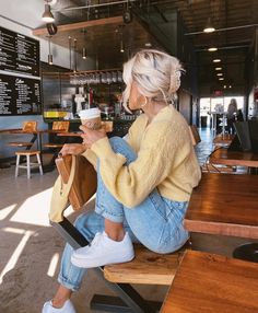 Yellow Cardigan, Yellow Sweater, Mode Inspo, Outfit Goals, Light Wash Jeans, Mode Inspiration, College Outfits, Wash Jeans, Fall Winter Outfits