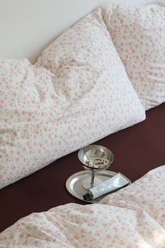 pink ditsy floral bedding set for girl bedroom coquette aesthetics Pink Floral Sheets, White Floral Bedding, Grunge Aesthetic Room Decor, Floral Bed Sheets, Grunge Aesthetic Room, Bedding Aesthetic, Dark Academia Room Decor, Floral Sheets, Light Academia Room Decor