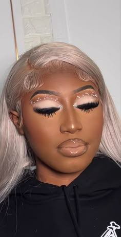 Celebrity Glam Makeup, Black And Silver Makeup Looks Black Women, Silver Eyeshadow Black Women, Silver Glitter Makeup Looks Black Women, Glitter Glam Makeup For Black Women, Full Glam Makeup Looks Black Women, Birthday Makeup For Black Women Glitter