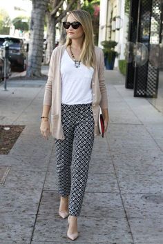 That beige cardigan is a staple Printed Cropped Pants, Patterned Trousers, Funky Pants, Office Workwear, Patterned Pants, Walking Down The Street, Print Pant, Business Casual Work, Nude Shoes