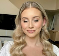 Wedding Day Makeup Blonde Blue Eyes, Blonde Bride Makeup Blue Eyes, Blake Lively Bridal Makeup, Blonde Hair Blue Eye Bride Makeup, Bridal Makeup Hazel Eyes Blonde, Glam Waves, Hollywood Waves, Whimsical Wedding, Wedding Beauty