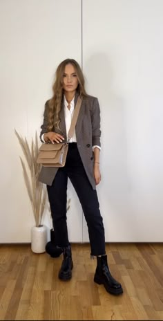 Office Outfits With Boots Women, Raining Day Office Outfit, Fall Blazer Outfits For Women Casual, Office Semi Formal Work Outfits, Edgy Business Outfits For Women, Smart Casual Work Outfit 2024, Office Outfits Women Winter 2023, Fall Smart Casual Women, Edgy Fall Outfits 2023