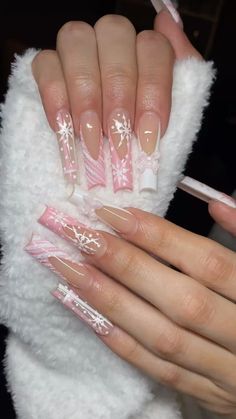 Snowflakes Acrylic Nails, Pink And Snowflake Nails, Pink And White Nails Christmas, Pink Snowflakes Nails, Snowflake Pink Nails, White Pink Christmas Nails, Girly Holiday Nails, Snow Flake Acrylic Nails