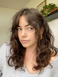 Wavy Haircuts Curtain Bangs, Mid Length Wavy Hair Curtain Bangs, Shaggy Wavy Haircut, Wavy Hair Long Curtain Bangs, Medium Wavy Hair Curtain Bangs, Haircuts For Wavy Curly Hair Medium, 2b Medium Length Hair, Face Framing Layers With Curly Hair, Face Frame Wavy Hair