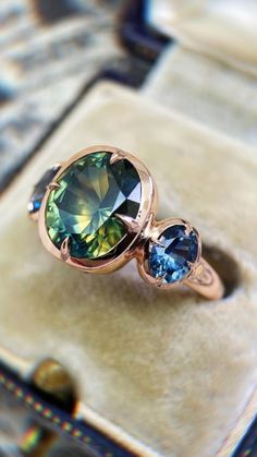 Jewlery Rings, Dark Wedding, Pakistani Bridal Dresses, Finger Rings, Creative Jewelry, Creative Designs, Anniversary Ring, Womens Engagement Rings, Vintage Jewellery