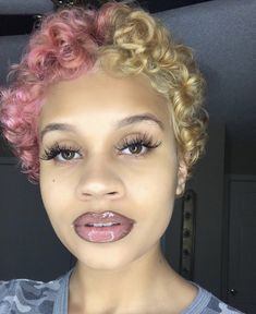 Quick Weave Hair, Locs Hair Styles, Colored Natural Hair, Short Hair Updos, Natural Hair Curls, Two Toned Hair, Short Haircut Styles, Bad Bad, Weave Hair