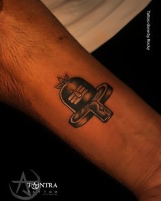 a man's arm with a tattoo on it that has an image of a barbell